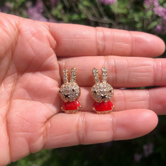 Bling bling! Super cute rabbit earring , never worn. Super shiny! Accessories - Picture 3 of 7